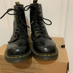 Dr. Martens 1460 Womens 7 Lace Up Boot